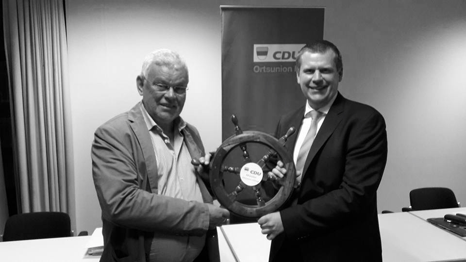 Georg Berding und Marcus Bielefeld bei der Amtsbergabe 2017