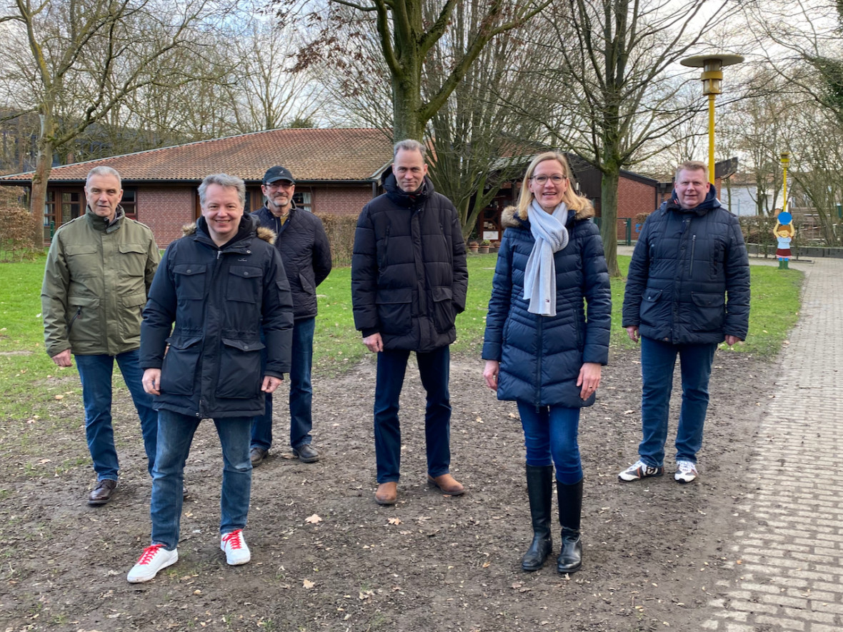 Vertreter aus Rat, Bezirksvertretung und Ortsunion ben Kritik am Ratsbndnis wegen fehlender Kita-Pltze in Hiltrup-West (v.l.): Christoph Kunstlewe, Ralf Voigt, Jrgen Krichel, Stefan Leschniok, Carmen Greefrath und Marcus Bielefeld
